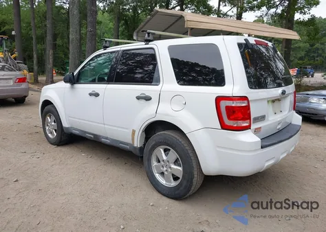 2011 Ford Escape Xls z USA, uszkodzony, nr VIN 1FMCU0C76BKB35951